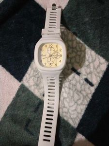 Peril White Wrist Watch