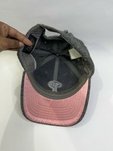 Stylish Baseball Cap with 'P' Logo