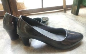 Glossy formal Black Pumps