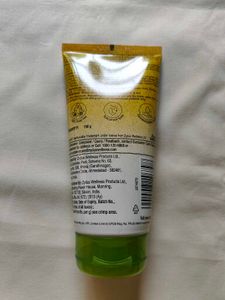 Everyuth Tulsi Turmeric Face Wash