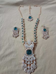 Stunning Emerald & Diamond Necklace Set