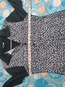 Stylish Leopard Print Button-Up Shirt
