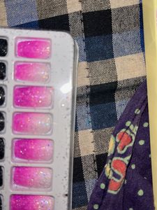pink nails