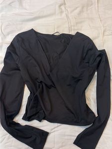 black full sleeve top