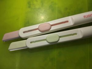 PLUSH Swipe Face Razor