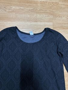 Textured Black 3/4 Sleeve Top
