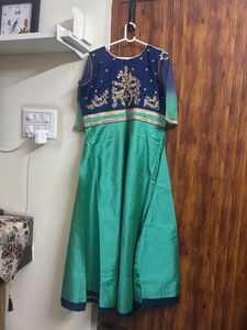 Elegant Teal Gown with Navy Blue Yoke