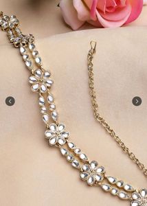 Exquisite Bridal Hairband with Floral Design