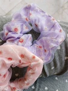 🥳 2 Women's Hair Scrunchies and Bangle set