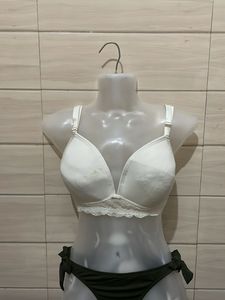 40C GINA Benotti White Lace Trim Bra