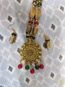 Elegant Red Green Beaded Necklace Set