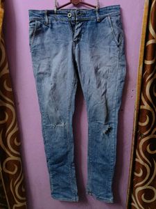 Light Wash Ripped Jeans
