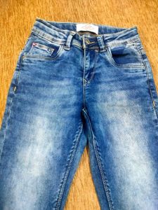 Stylish Blue Denim Capris