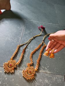 Gold Jewellery Design Set With Beautiful Jumkha