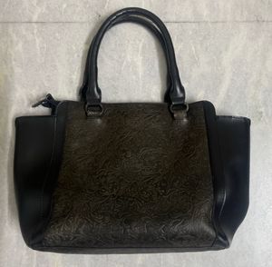 thia black leather handbag