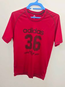 Adidas T-Shirt 💢