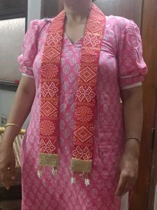 Embroidered Bandhani Dupatta with potliy