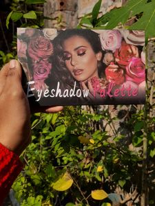 NUDE Eyeshadow Kit (18 Shades)