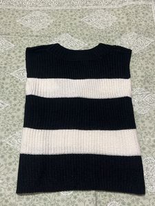 H&amp;M cute V neck knitted vest sweater