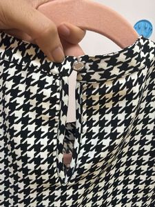 Houndstooth Print Puff Sleeve Top