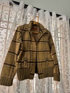Stylish Checked Winter Jacket – Warm &amp; Trendy