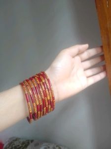 Red &amp; Gold Glass Bangles Set