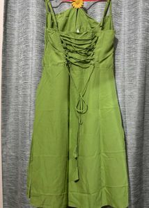 Chic Green Tie-Front Midi Dress