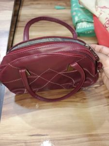 Chic Textured Crossbody Bag