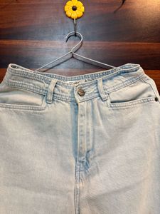 Light Wash Ripped Jeans