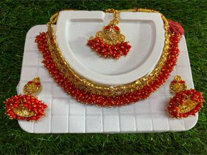 Necklace In Golden Base And Tomato Red Beads