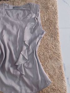 Chic Ruffled Sleeveless Top