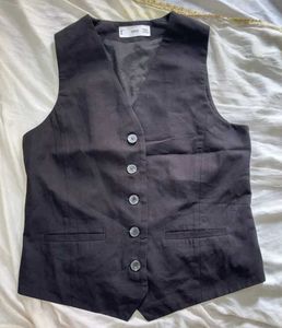 mango Vest black