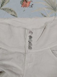 White High-Waisted Jeans