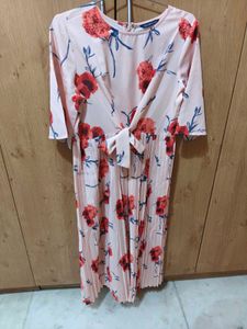 Pleated floral dress with front tie up