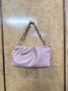 Chic Shoulder Bag with Gold Chain