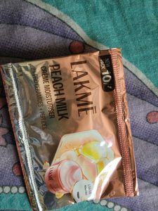 Lakme Peach Milk Creme Moisturiser