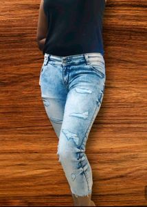 Stylish Ripped Light Wash Jeans