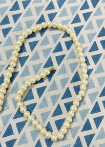 Elegant Faux Pearl Necklace