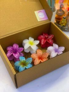 5 beautiful pinterest flower clutcher