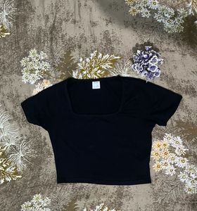 Black crop top🖤