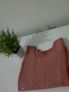 Lightly Embroided Kurtha