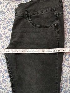 Stylish Charcoal Grey shorts (kapri) for girls