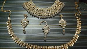 Elegant Indian Jewelry Set