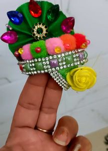 thakur ji ke mukut