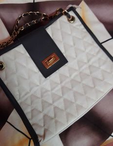 Quilted Chain Shoulder Bag