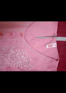 Pink Embroidered Kurta/ Tunic in L 40 size