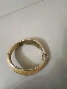 Chic Cream and Gold Bangle Bracelet