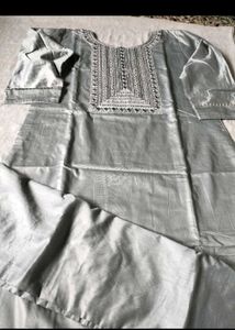 Elegant Grey Kurta Set with Intricate Embroidery