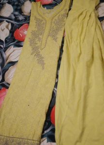 🤑Yellow Kurta Set with Embellishments