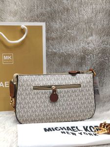 Michael Kors Signature Off White 🤍 shoulder bag